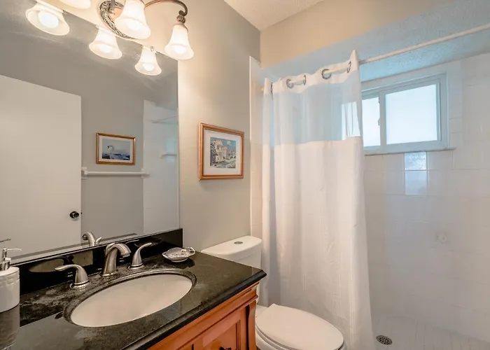 Shore Haven Unit 5a Apartment *